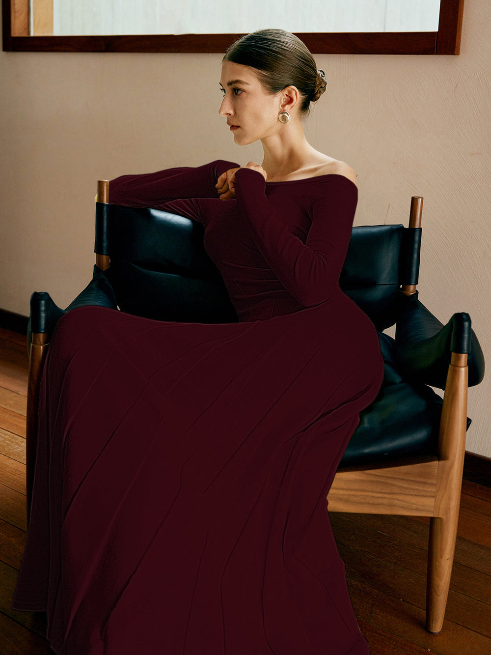 Off-Schulter-Pullover-Kleid mit Falten