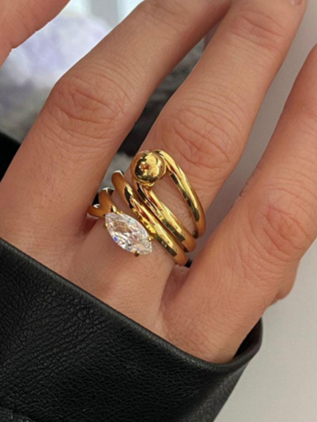Eleganter Ring mit Verdrehung