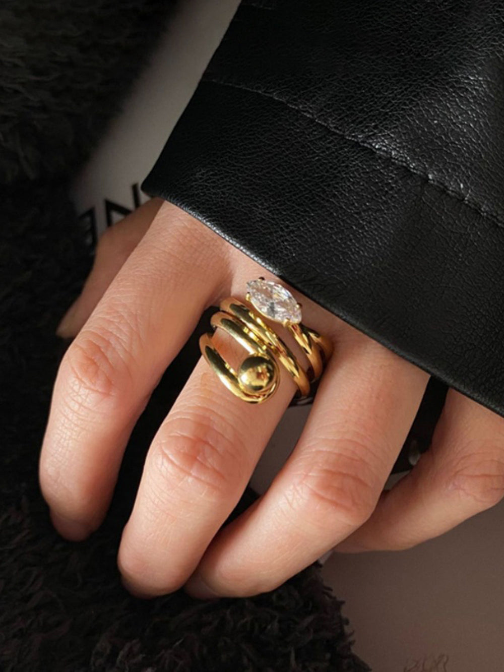 Eleganter Ring mit Verdrehung
