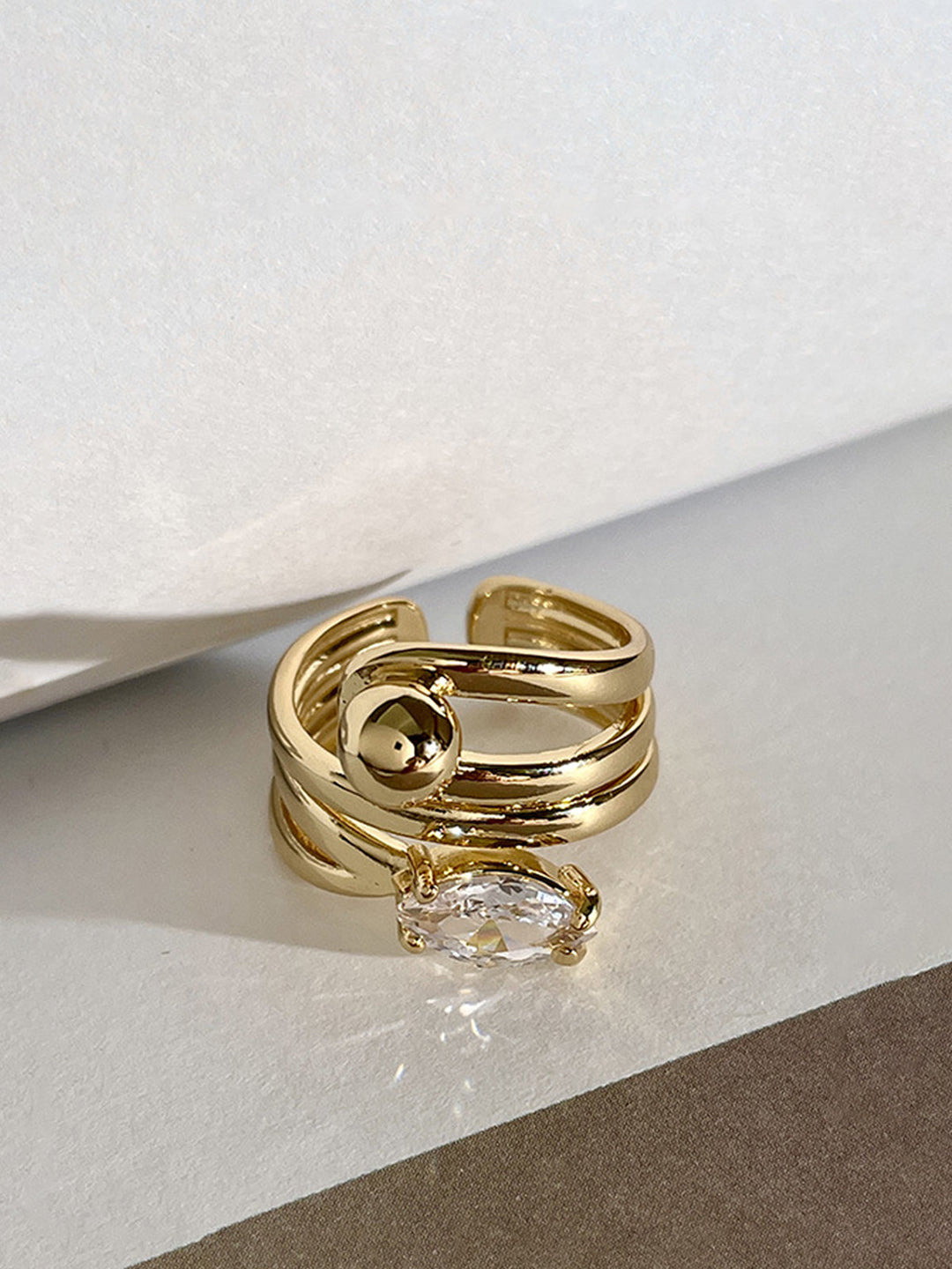 Eleganter Ring mit Verdrehung