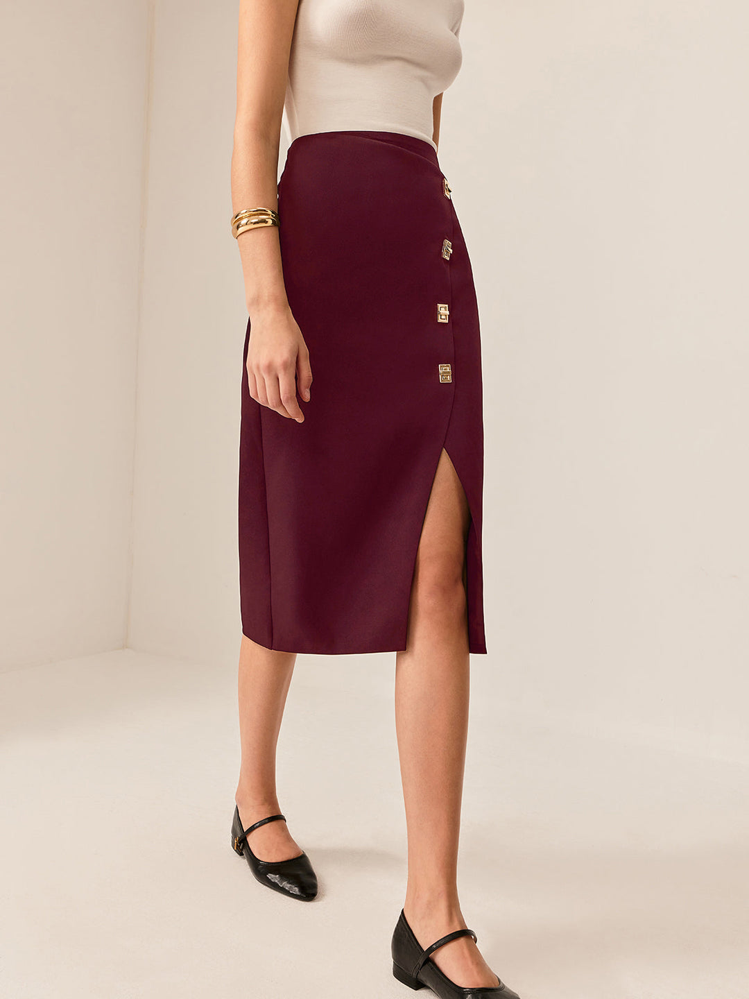 Rock mit Metalldetail und Schlitz