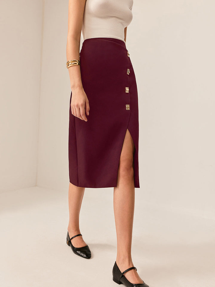 Rock mit Metalldetail und Schlitz