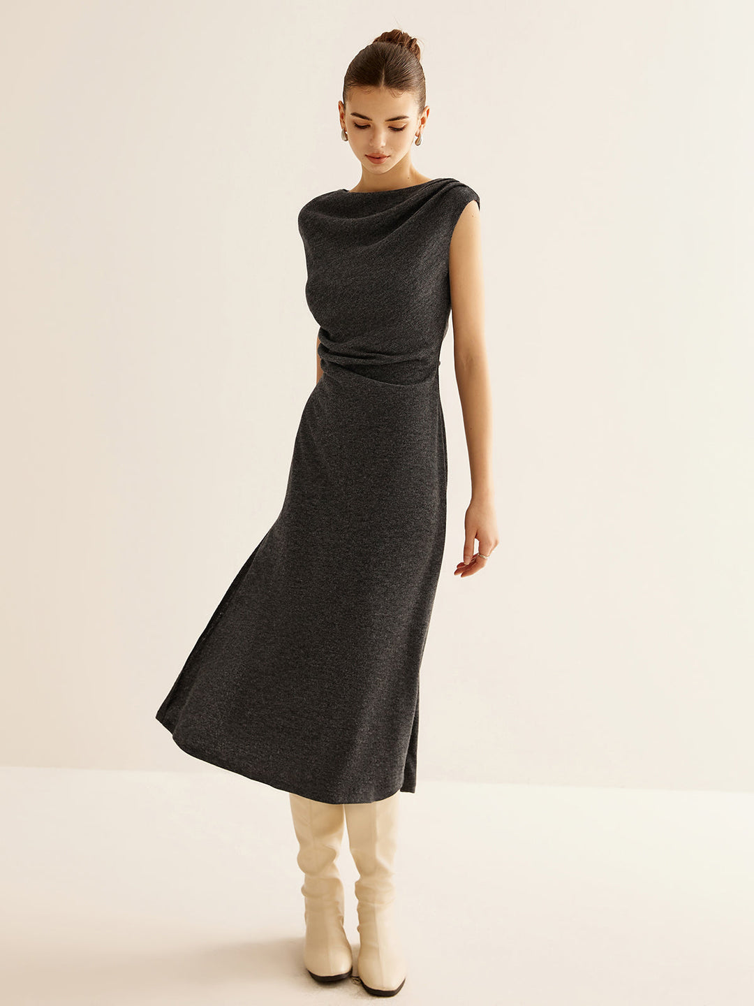 Rippenlose ärmellose Falten-Schmalz-Kleid