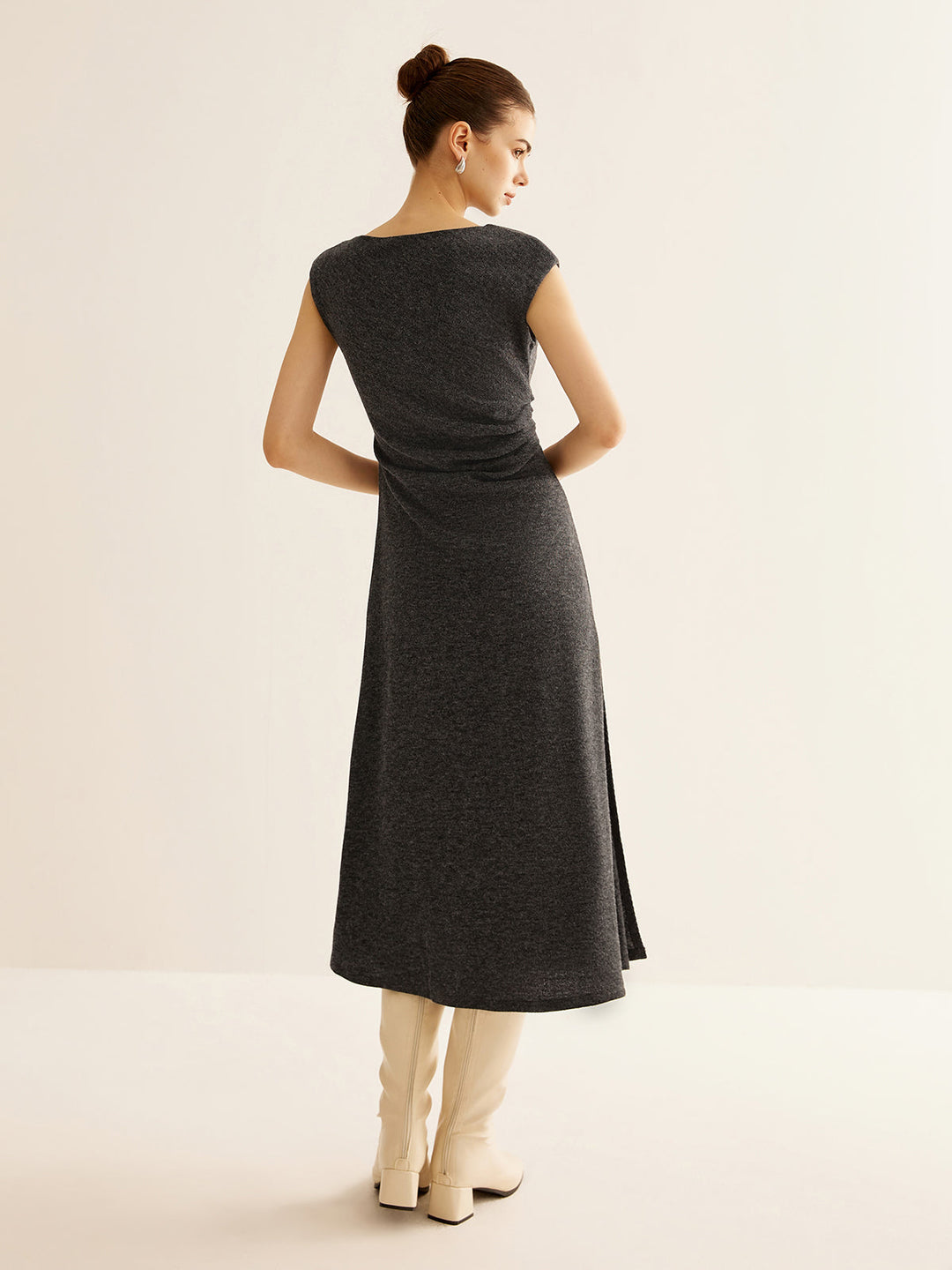 Rippenlose ärmellose Falten-Schmalz-Kleid