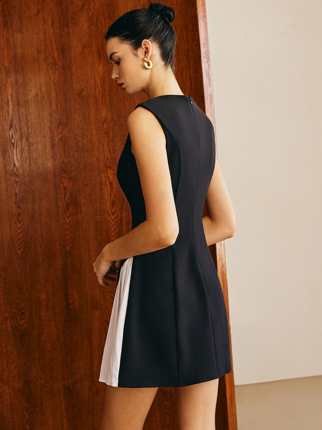 Faltenpanel-Trägerkleid