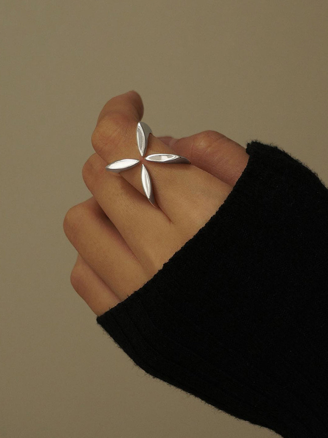 Criss Cross Kleeblatt Offener Ring