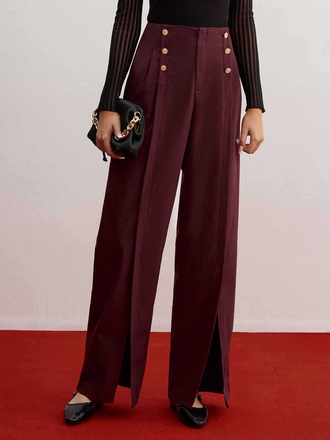 Buttonierte Hose mit weitem Bein