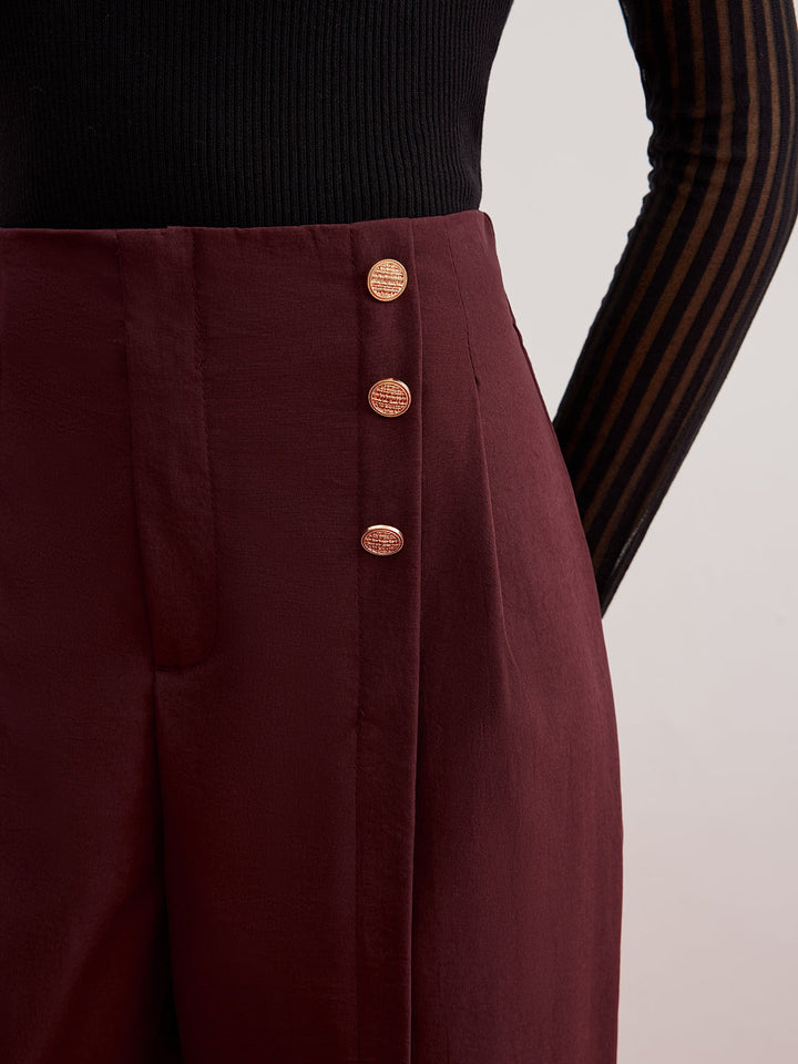 Buttonierte Hose mit weitem Bein