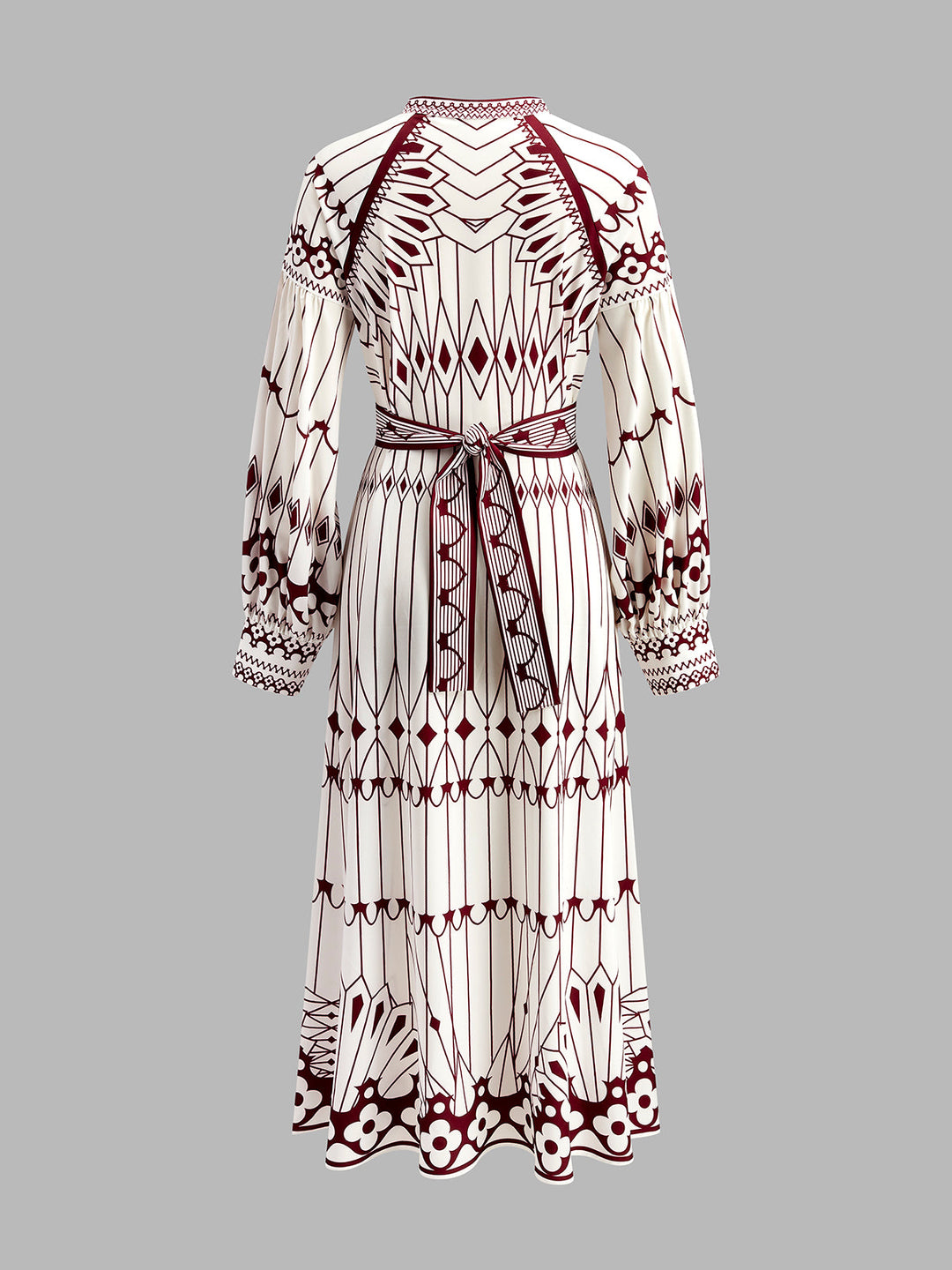 Böhmisches Kleid mit Stehkragen und Schlitz