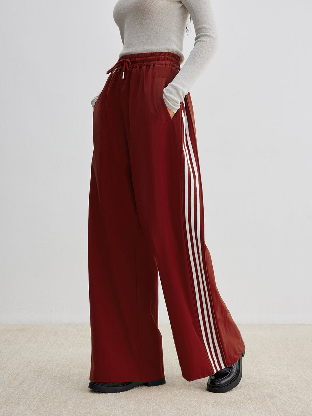 Athleisure Hose mit Seitenstreifen und Kordelzug
