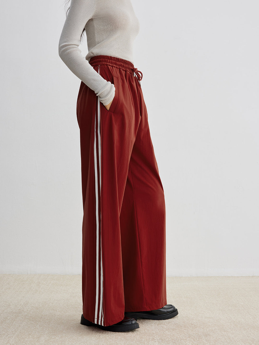 Athleisure Hose mit Seitenstreifen und Kordelzug
