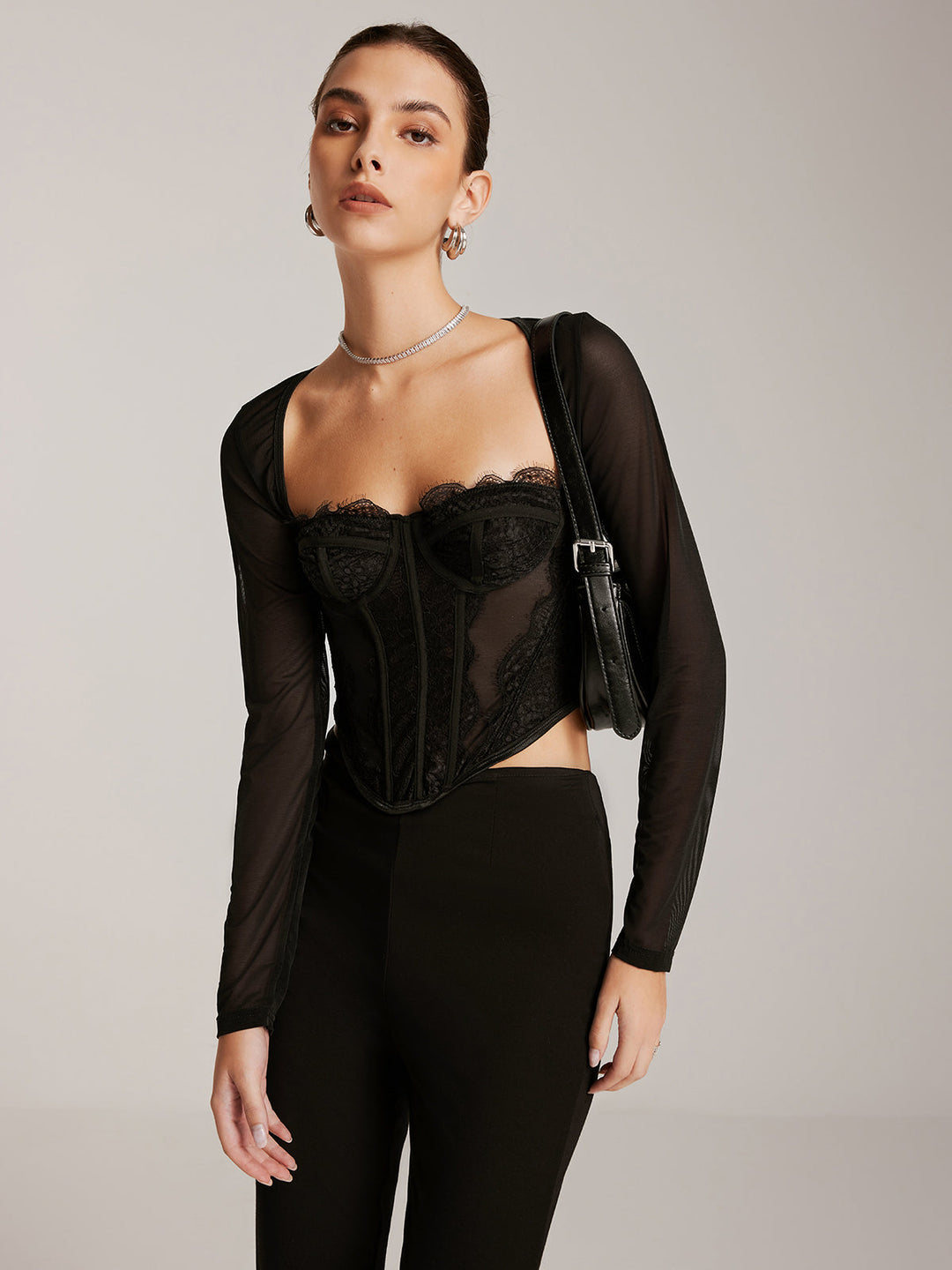 Transparente Langarm-T-Shirt mit Herzausschnitt und Spitzen-Skinny-Schnitt