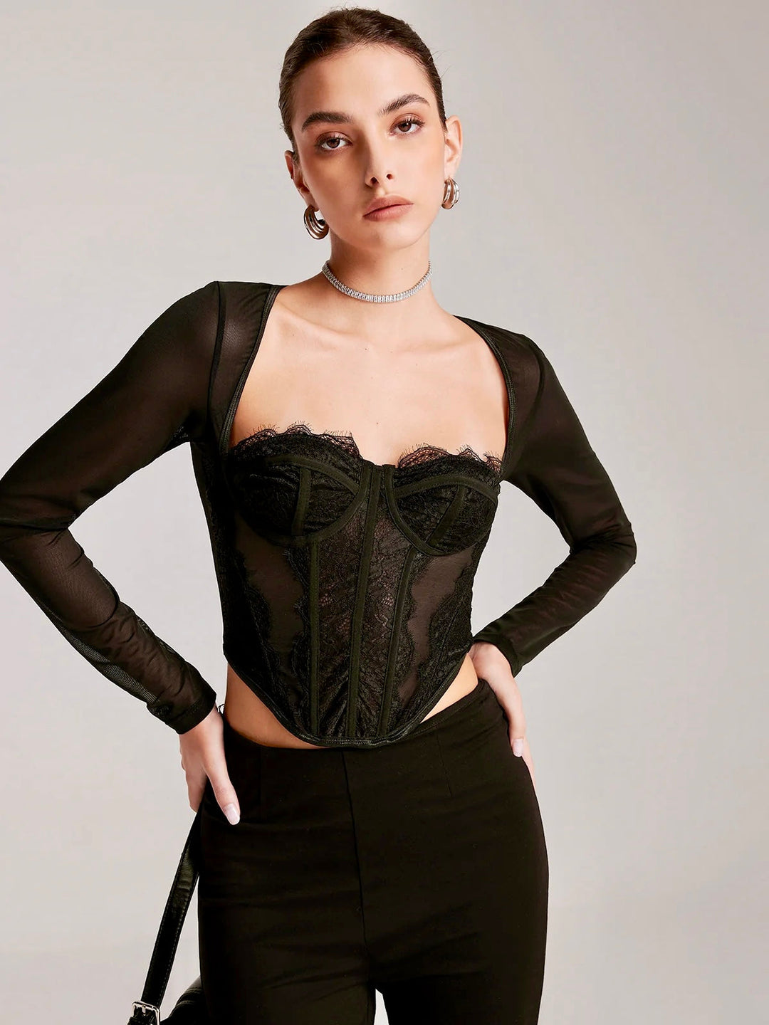 Transparente Langarm-T-Shirt mit Herzausschnitt und Spitzen-Skinny-Schnitt