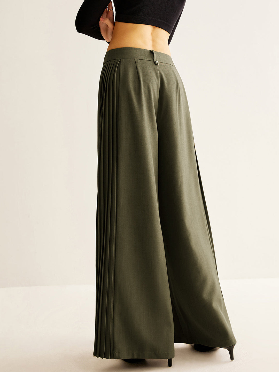 Hosen mit weitem Bein und Seitenfalten