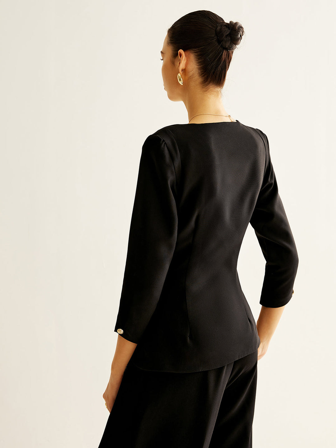 Bluse mit quadratischem Ausschnitt und Schlitz