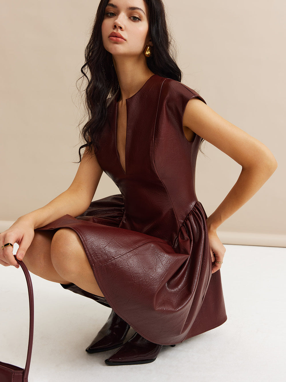 Faux-Ledermischung-Kleid mit Falten