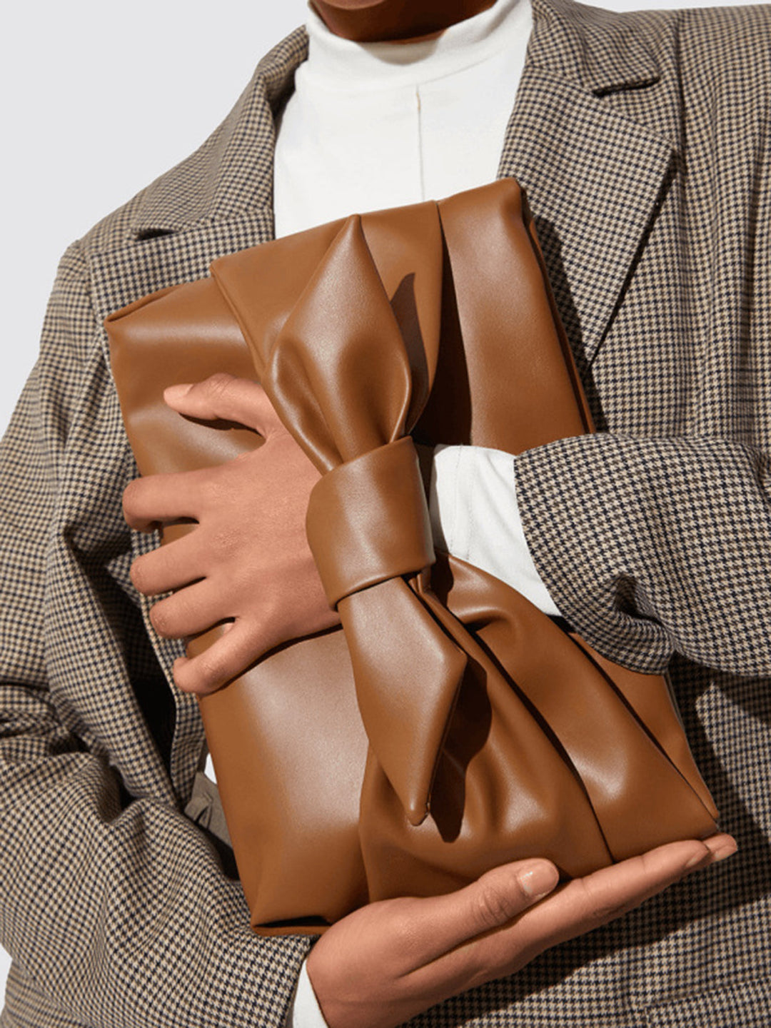 Bow Tofu Clutch Tasche