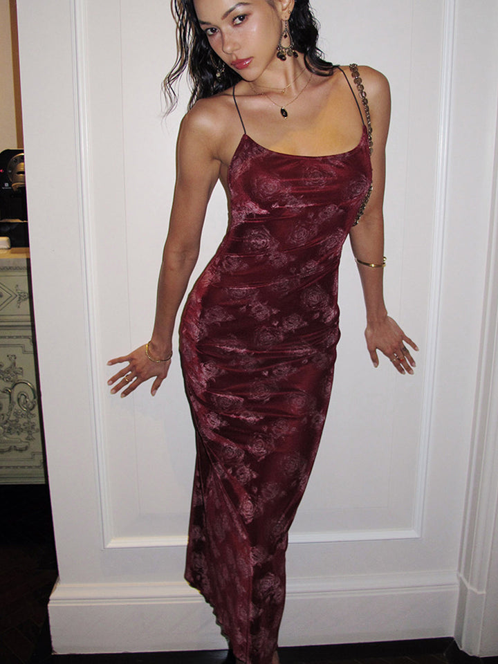 Rote Samt-Trägerkleid