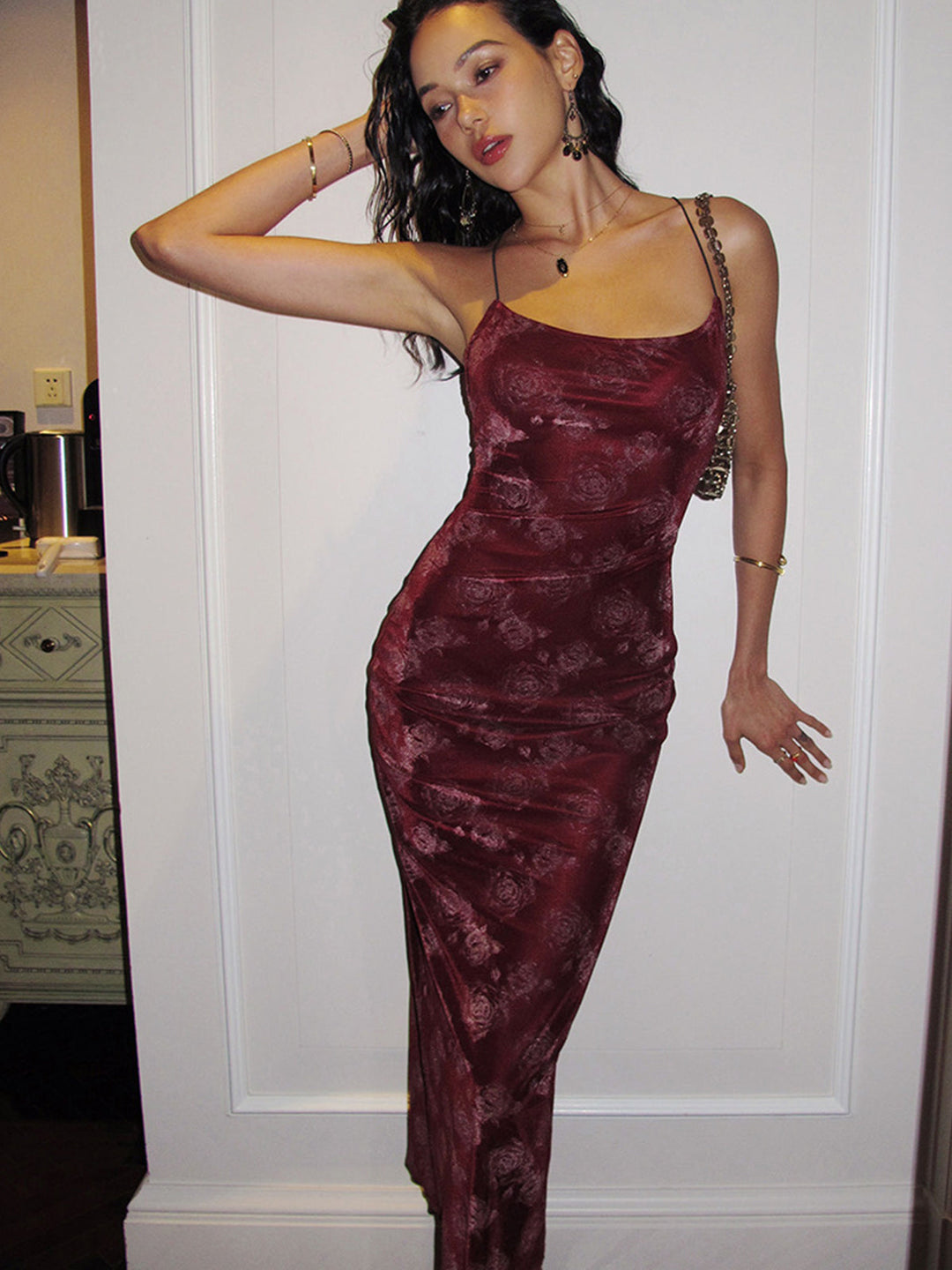 Rote Samt-Trägerkleid