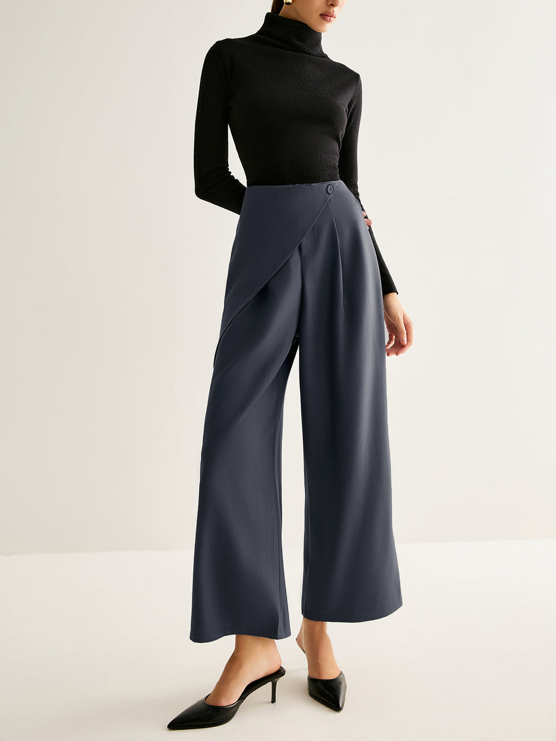 Asymmetrische Hosen mit weitem Bein