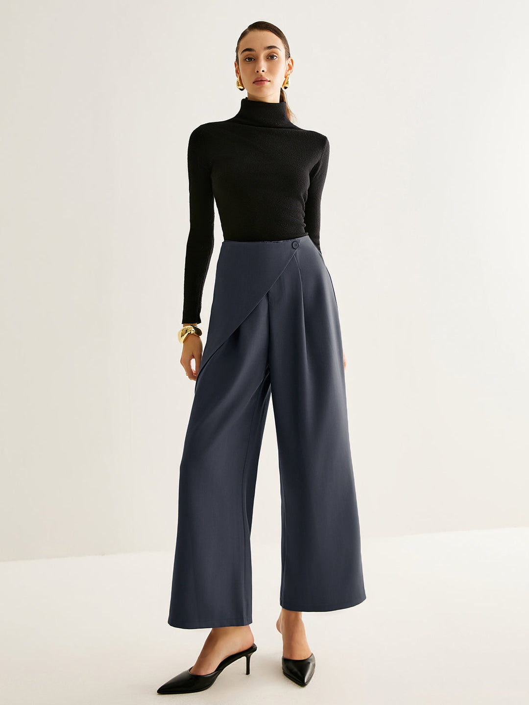 Asymmetrische Hosen mit weitem Bein
