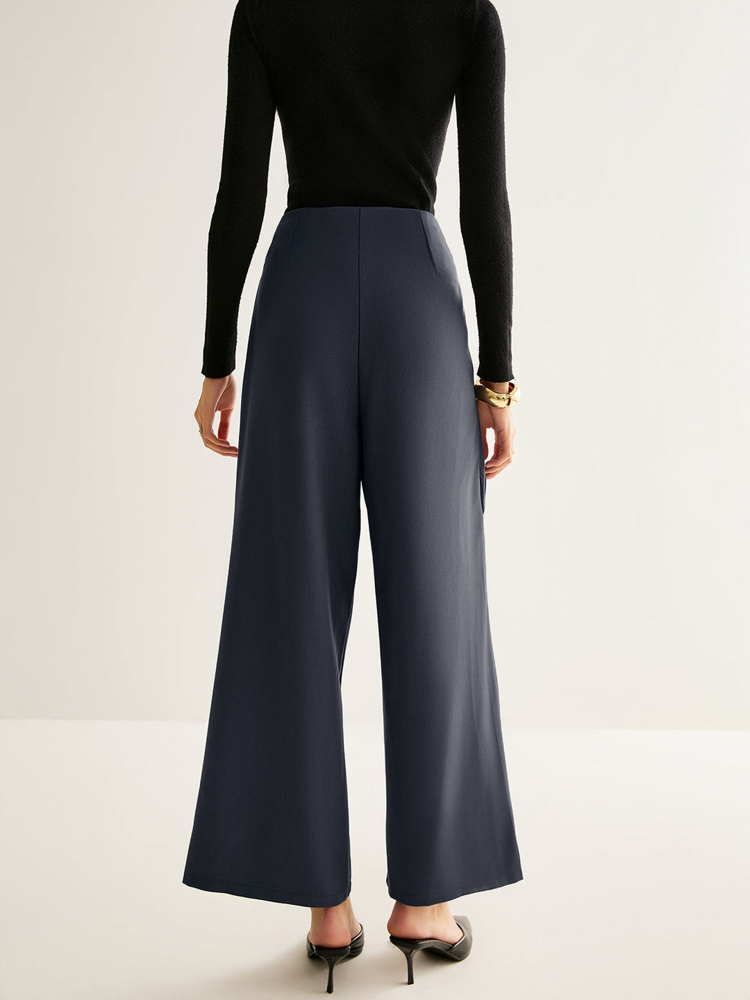 Asymmetrische Hosen mit weitem Bein