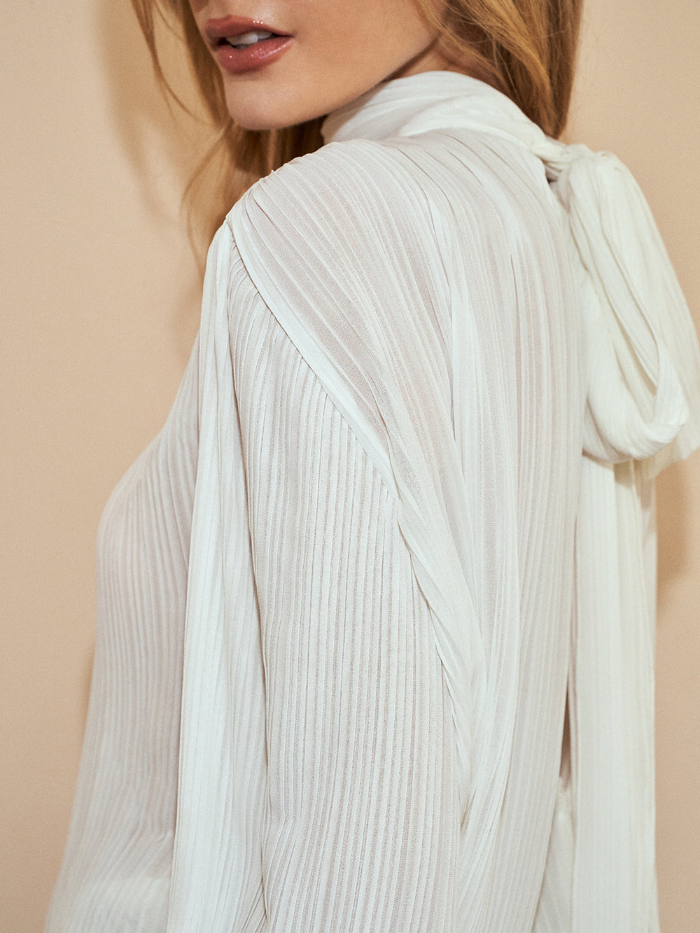Halbtransparente Chiffon-Bluse mit Bindeband