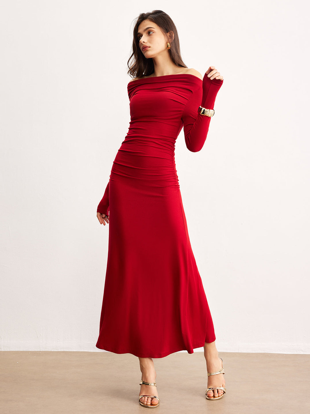 Kleid mit Rüschen und Carmen-Ausschnitt