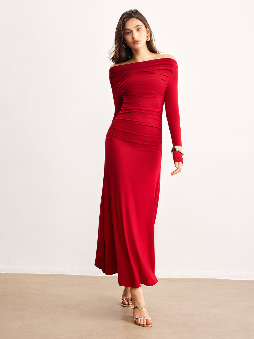 Kleid mit Rüschen und Carmen-Ausschnitt