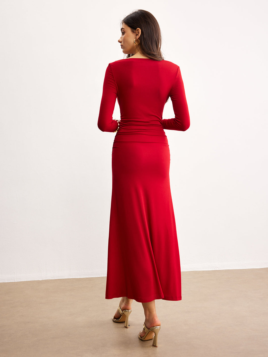 Kleid mit Rüschen und Carmen-Ausschnitt