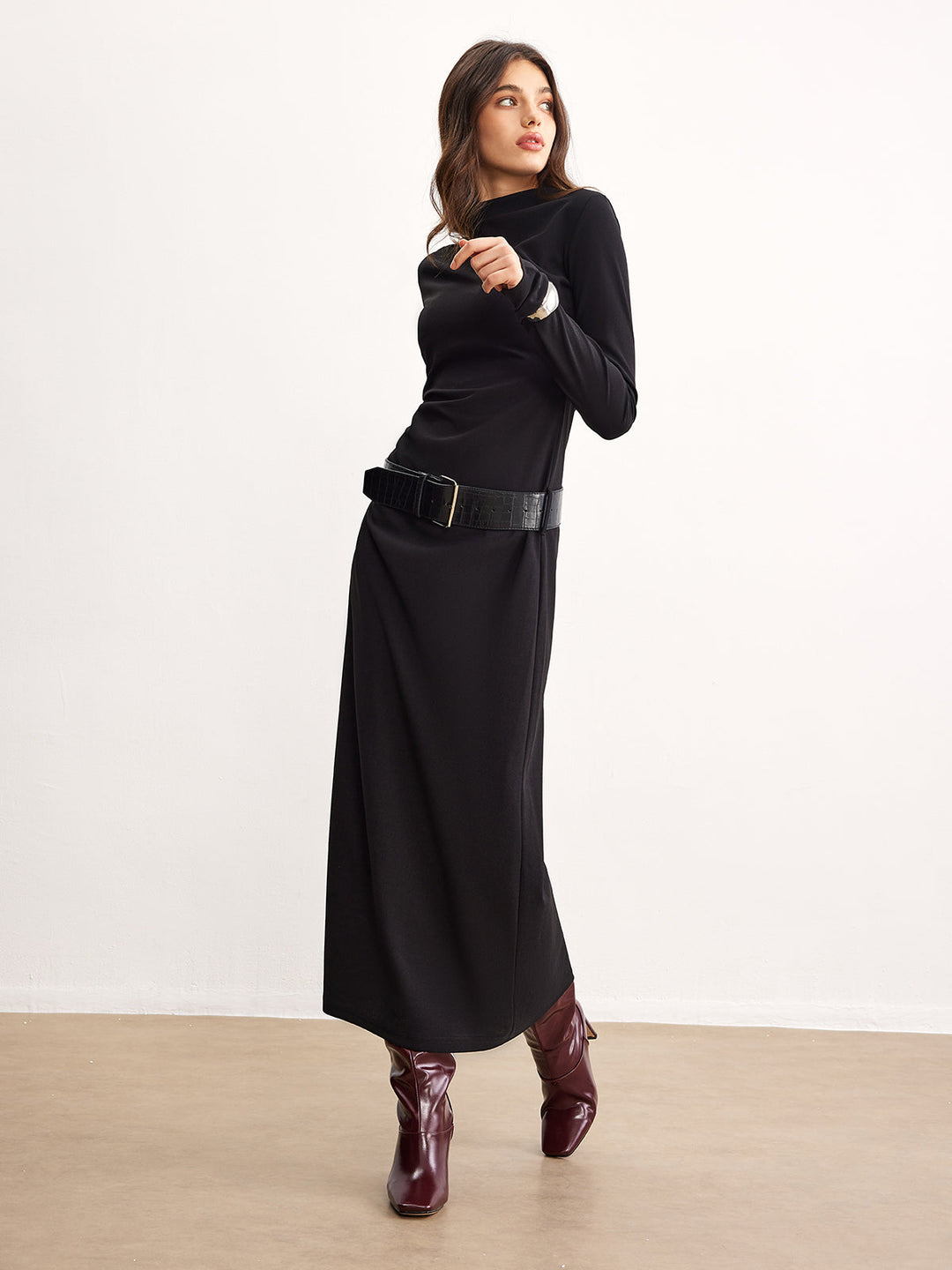 Minimalist Jerseykleid mit Gürtel