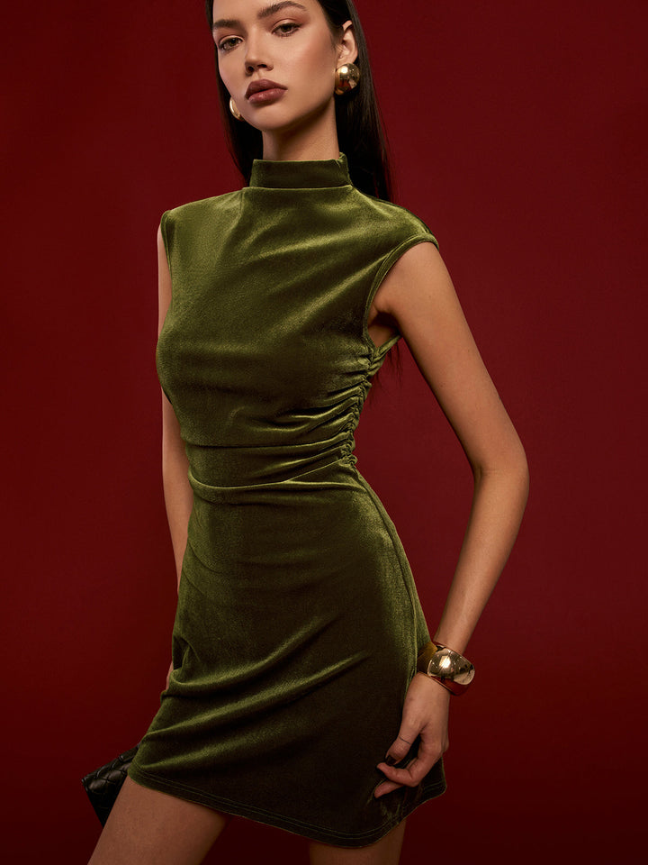 Kleid aus Samt mit hohem Kragen und ohne Ärmel