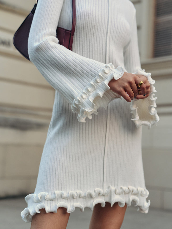 Pulloverkleid mit Glockenärmeln und Rüschensaum