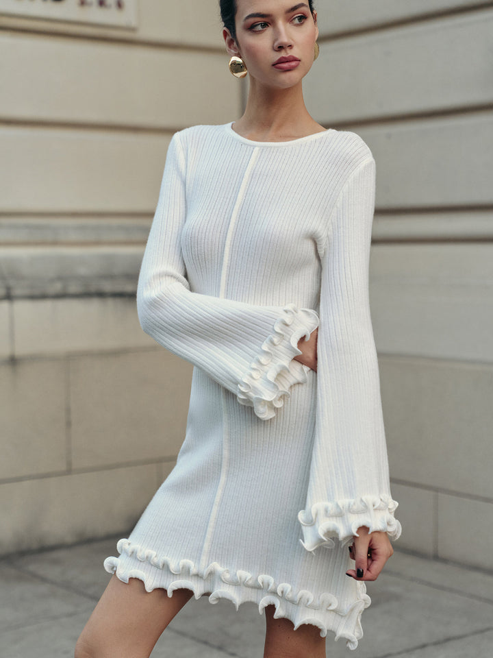 Pulloverkleid mit Glockenärmeln und Rüschensaum