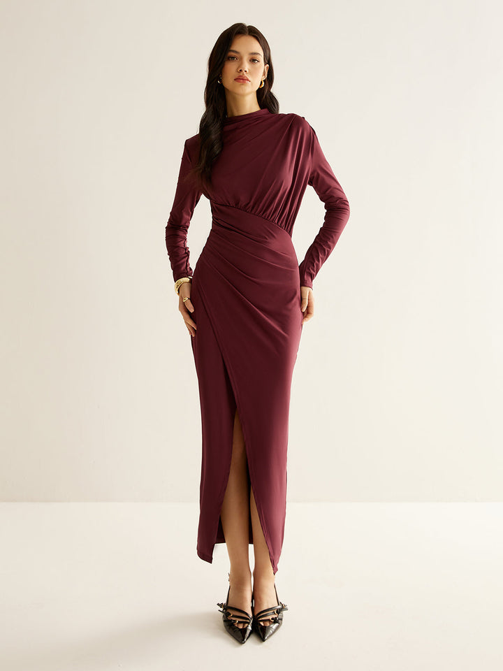 Elegantes Kleid mit Falten und Schlitz