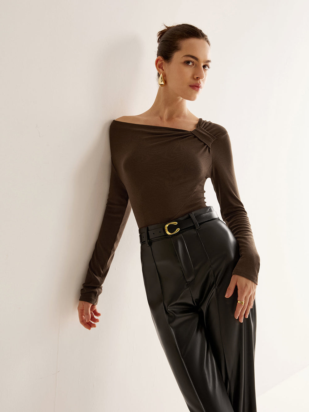 Geknotetes Cold-Shoulder Jersey-Oberteil