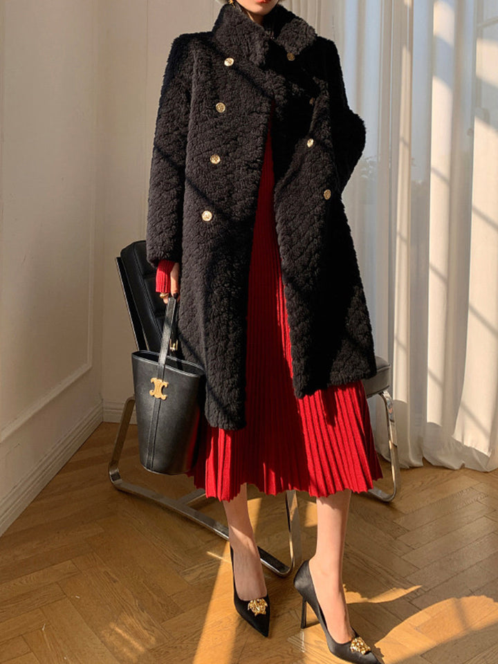 Elegantes Kleid mit V-Ausschnitt und Falten