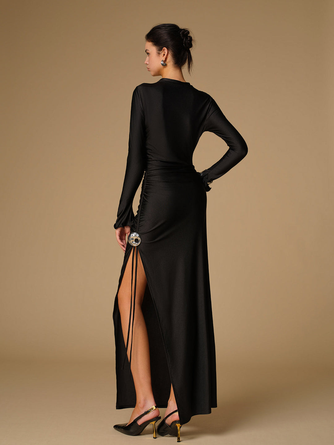 Metalldekor Langes Kleid mit geteilten Falten