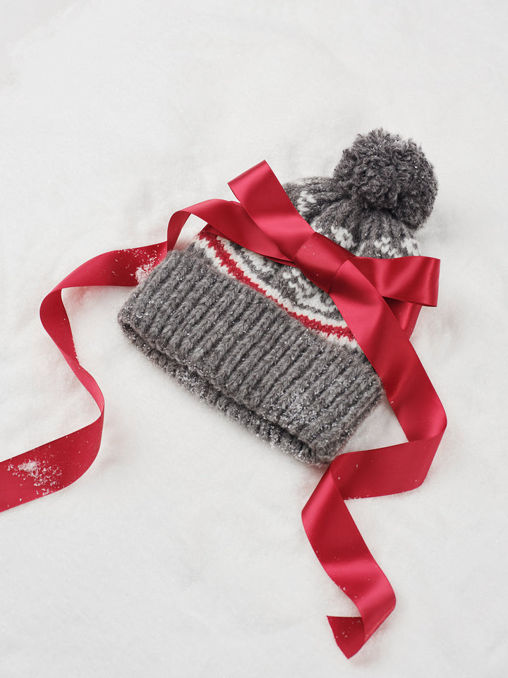 Gestrickte warme Mütze zu Weihnachten