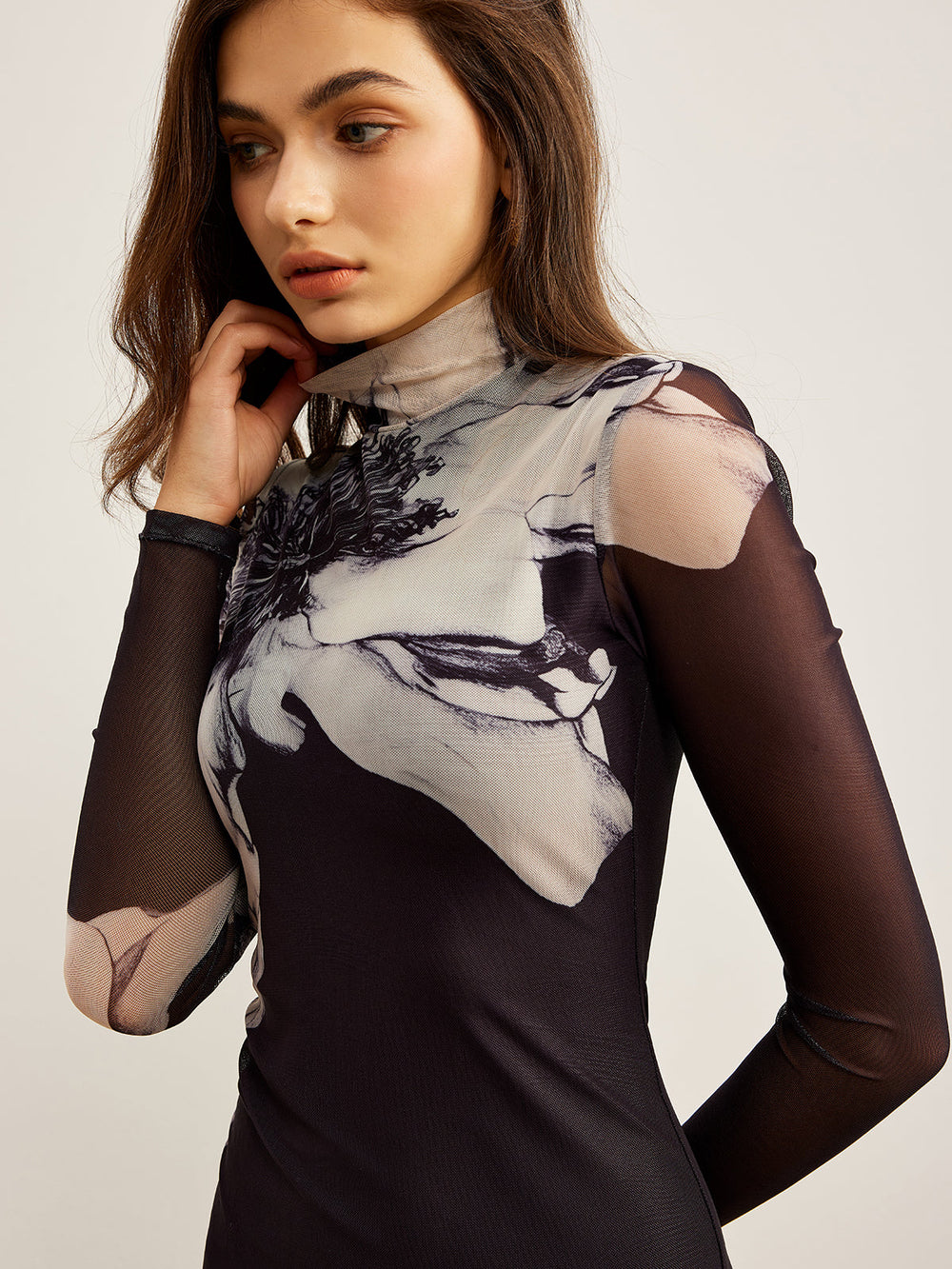 Mock-Neck-Kleid mit Print aus Mesh