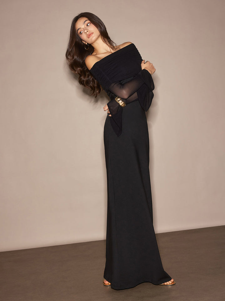 Kleid mit transparenten Einsätzen und schulterfreiem Ausschnitt