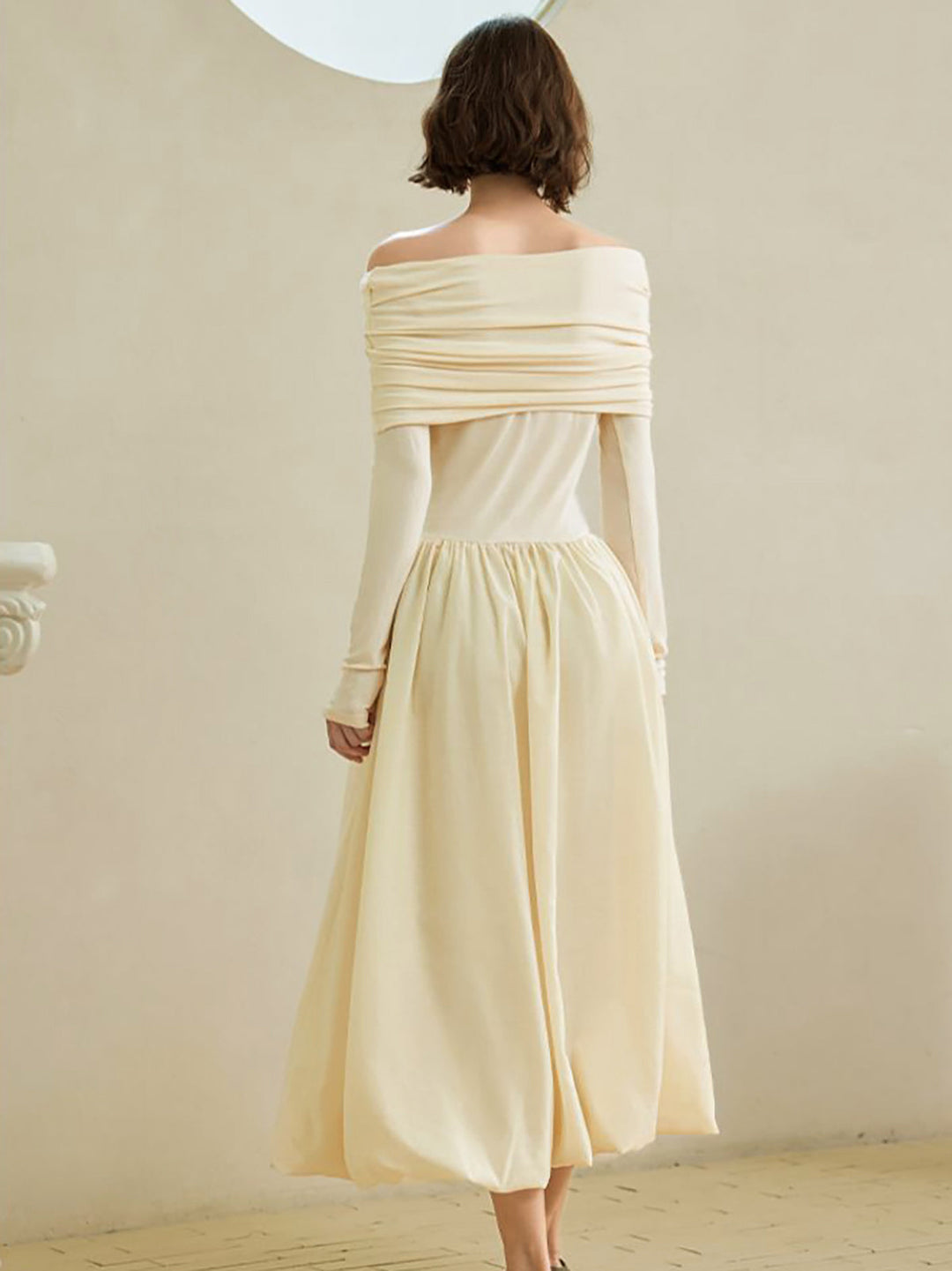 Kleid aus Strick mit Ausschnitt und %@