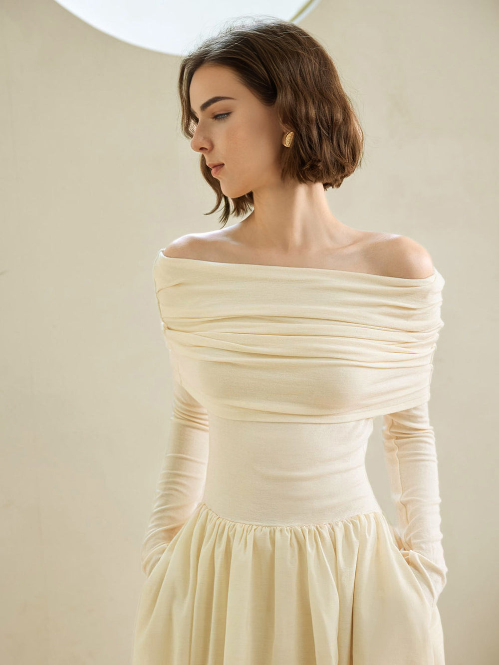 Kleid aus Strick mit Ausschnitt und %@