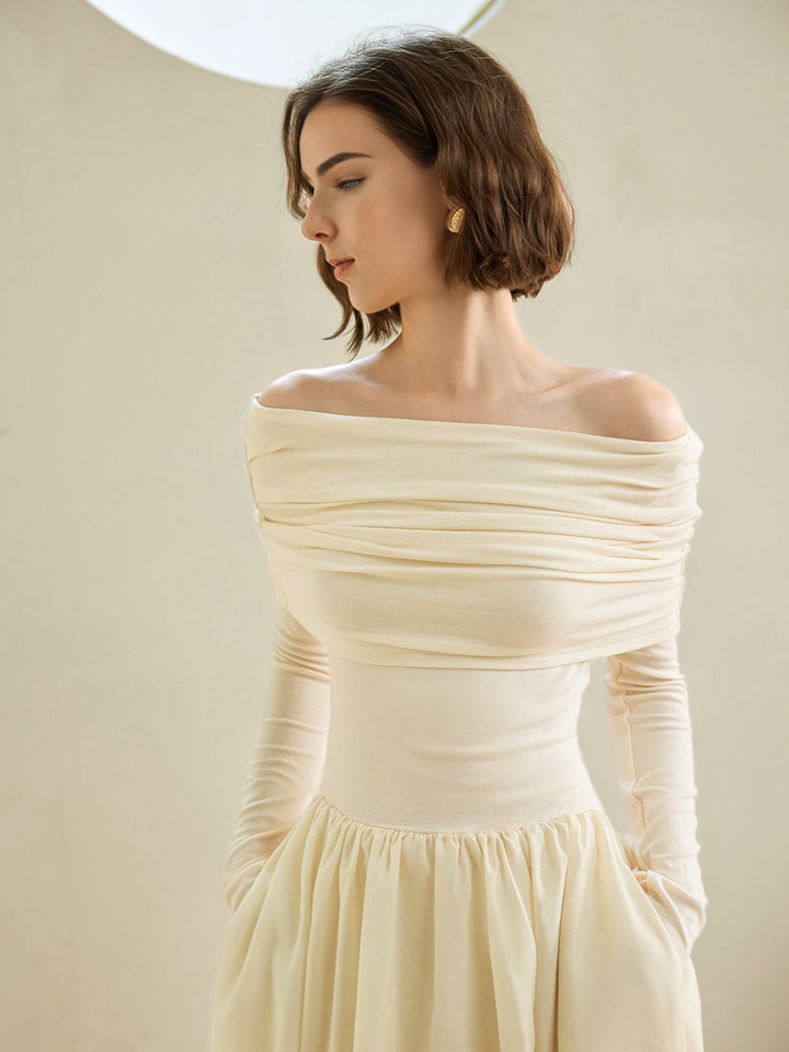 Kleid aus Strick mit Ausschnitt und %@