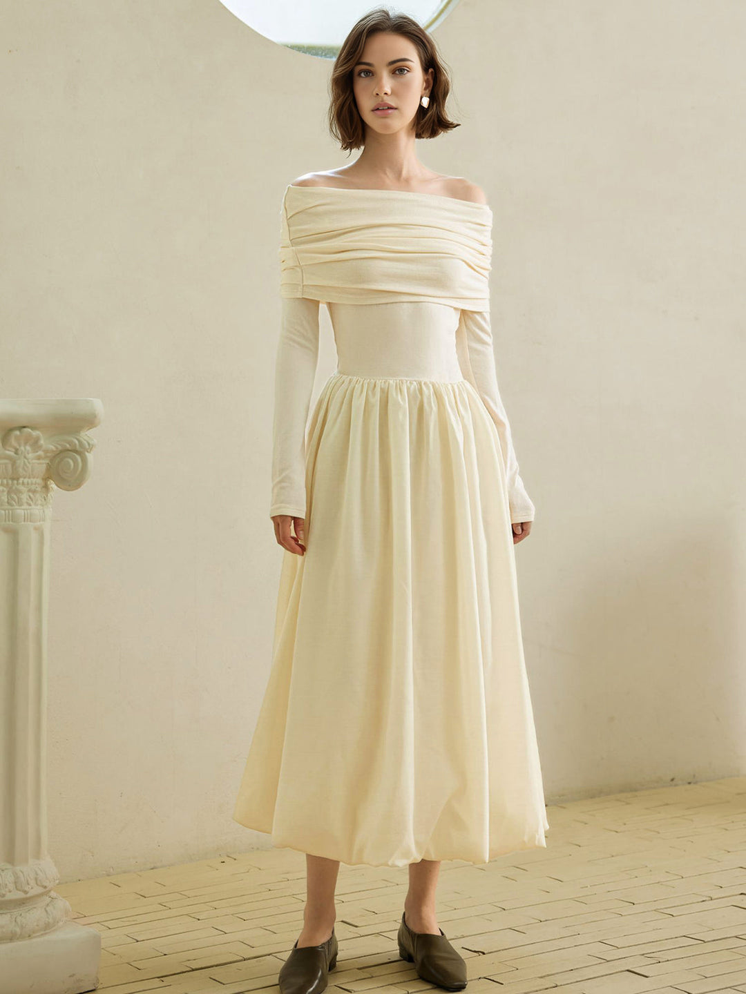 Kleid aus Strick mit Ausschnitt und %@