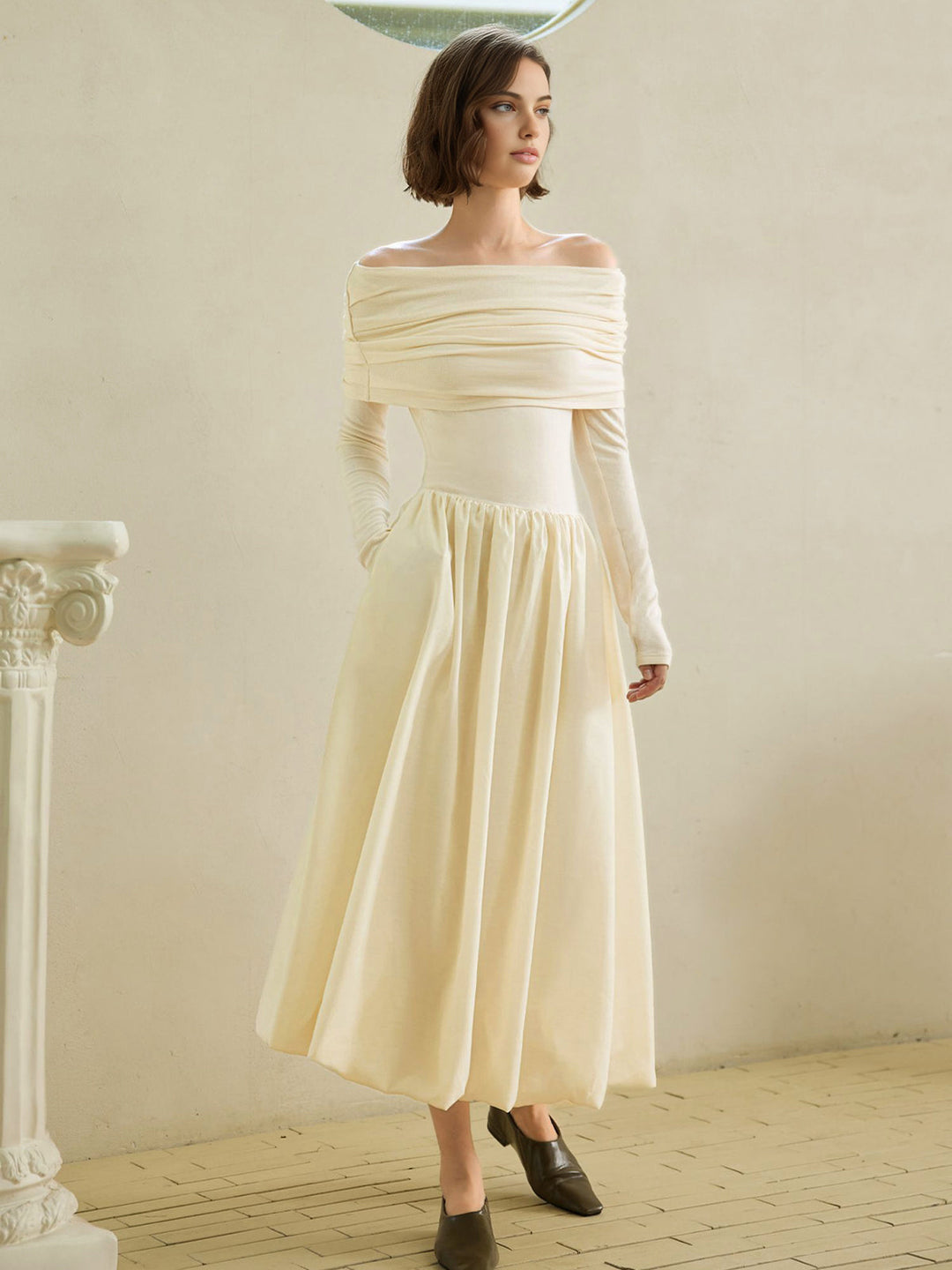 Kleid aus Strick mit Ausschnitt und %@