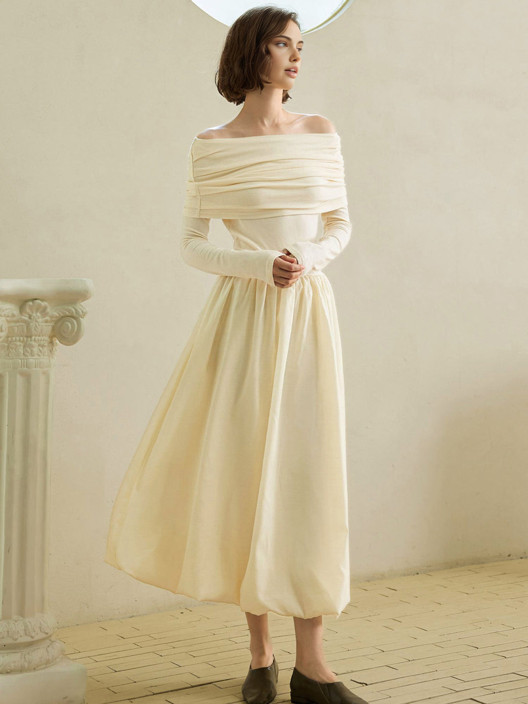 Kleid aus Strick mit Ausschnitt und %@