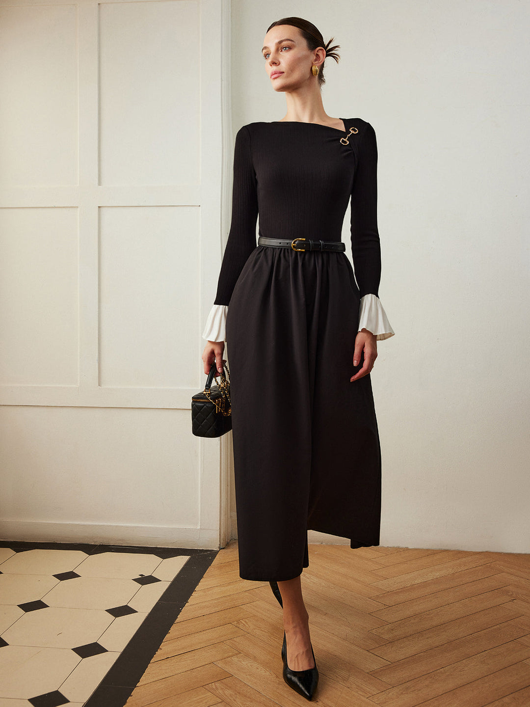 Kleid mit Rüschenbündchen und Taschen ohne Gürtel