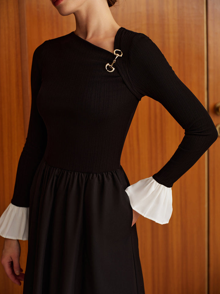 Kleid mit Rüschenbündchen und Taschen ohne Gürtel