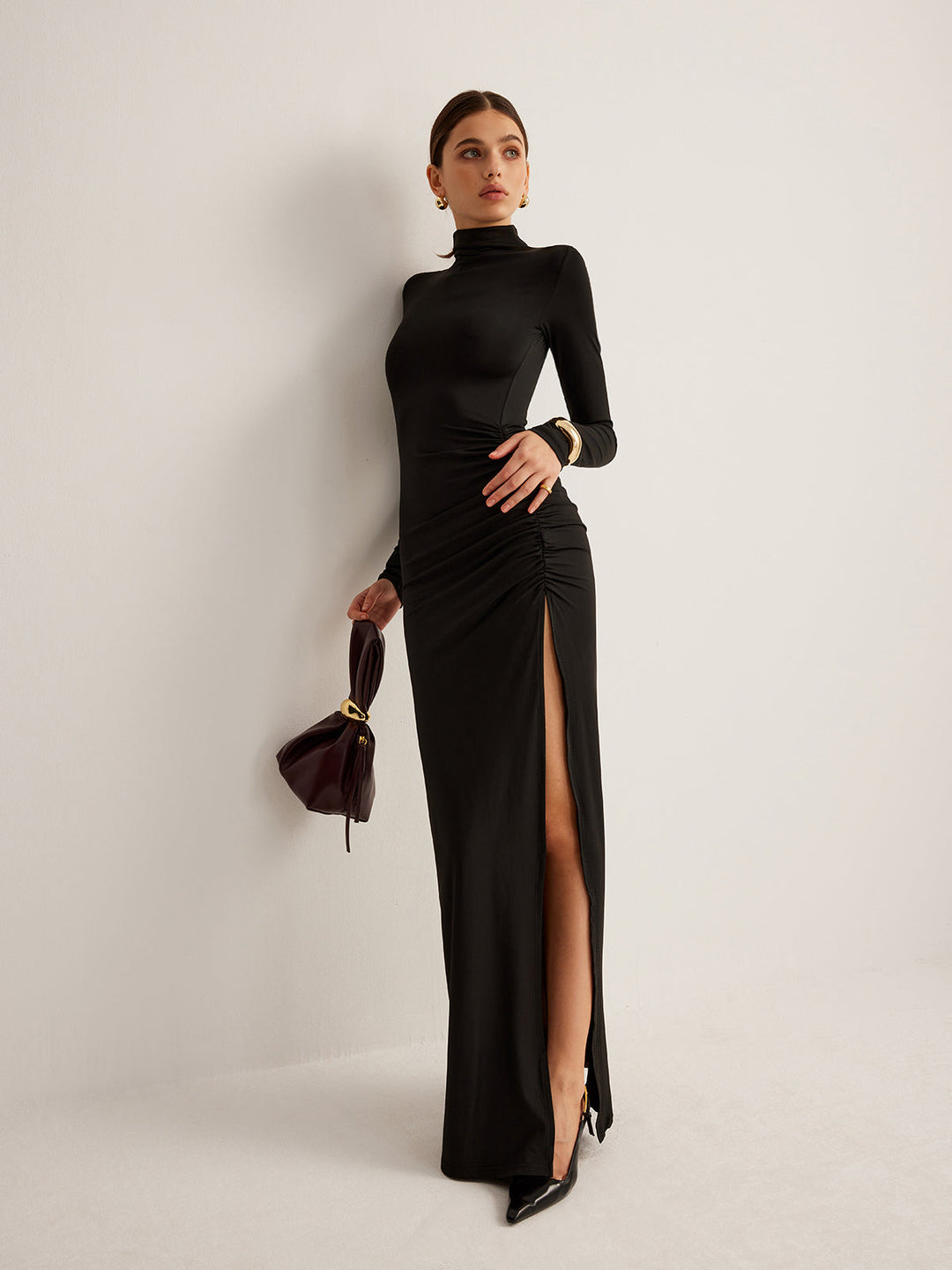 Standkragen-Jerseykleid mit Falten und Schlitz